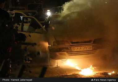 عکس: آتش سوزی خودرو در بزرگراه بسیج