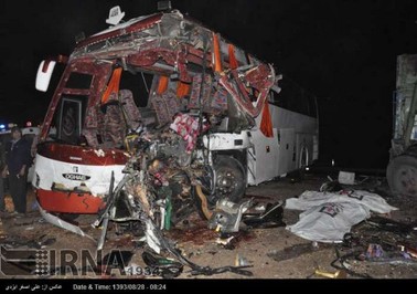 10 کشته در تصادف اتوبوس و کامیون در بجنورد (+عکس)