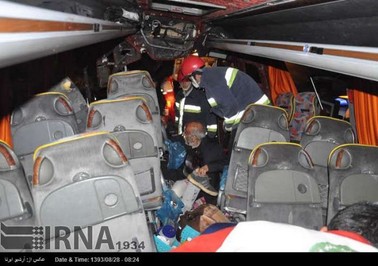 10 کشته در تصادف اتوبوس و کامیون در بجنورد (+عکس)