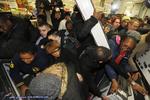 تصاویر: هجوم وحشیانه مردم در جمعه سیاه خرید