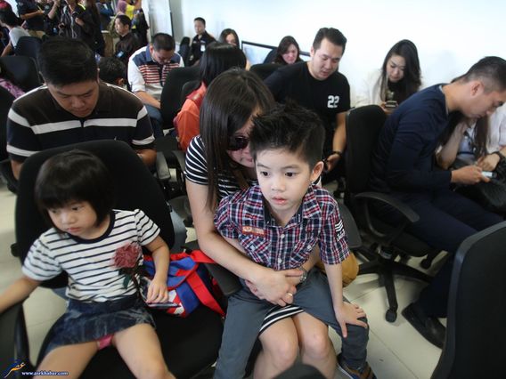 تصاویر: دلواپسی خانواده هواپیمای گمشده مالزی