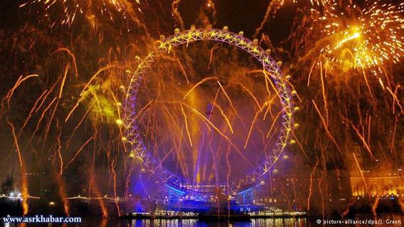 آتش‌بازی شهر لندن در شب تحویل سال نیز بسیار دیدنی است. همانند اینجا در نزدیکی „London Eye“. در شب سال نو در این منطقه صدها هزار نفر گردهم می‌آیند تا این آتش‌بازی خیره‌کننده را ببینند. این مراسم به صورت زنده از تلویزیون هم پخش می‌شود. 