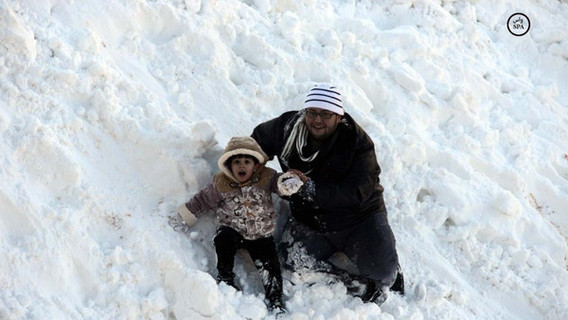 برف بازی مردم عربستان سعودی (عکس)