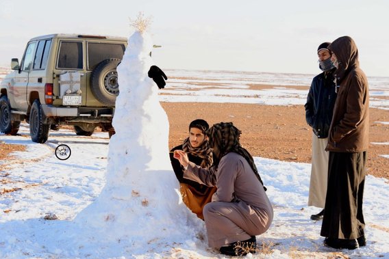برف بازی مردم عربستان سعودی (عکس)