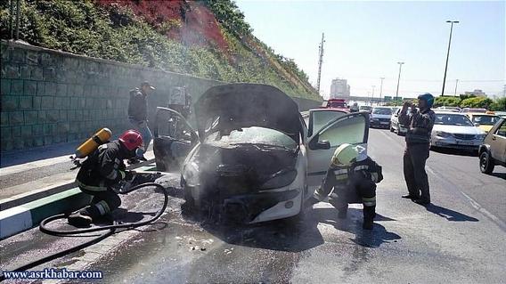 آتش سوزی پژو 206 در همت (عکس)