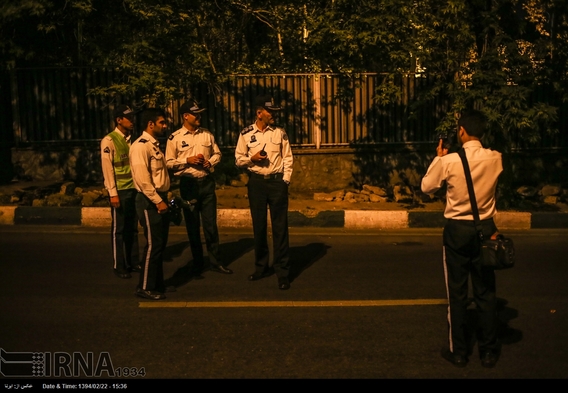 برخورد شبانه پلیس با خودروهای لوکس (عکس)