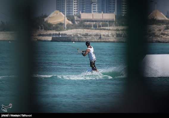 مسابقات اسکی روی آب زنان و مردان در کیش (عکس)