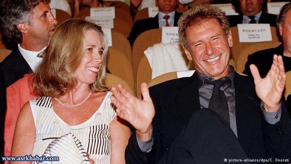 

هریسون فورد ستاره مشهور سینما پس از ۱۸ سال زندگی مشترک با ملیسا متیسون در سال ۲۰۰۴ از او جدا شد. این فیلمنامه‌نویس پس از جدایی از هریسون فورد ۸۵ میلیون دلار دریافت کرد. 