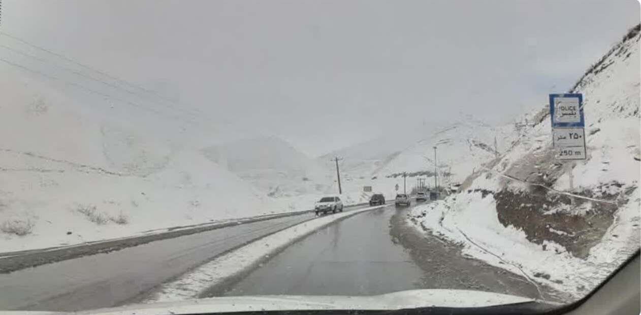 هشدار پلیس به رانندگان؛ احتمال ریزش سنگ و بهمن در این جاده