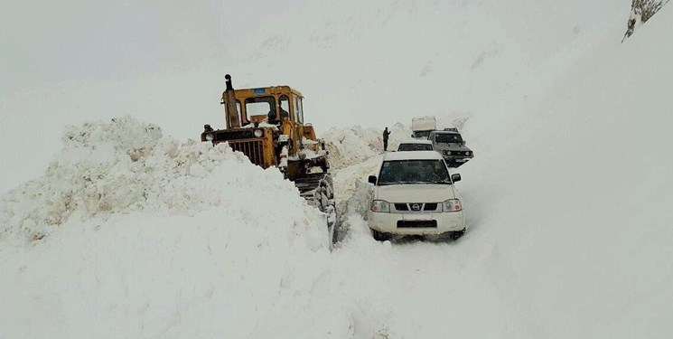 آخرین وضعیت جوی و ترافیکی جاده‌های کشور؛ انسداد ۴ محور به دلیل بارش برف