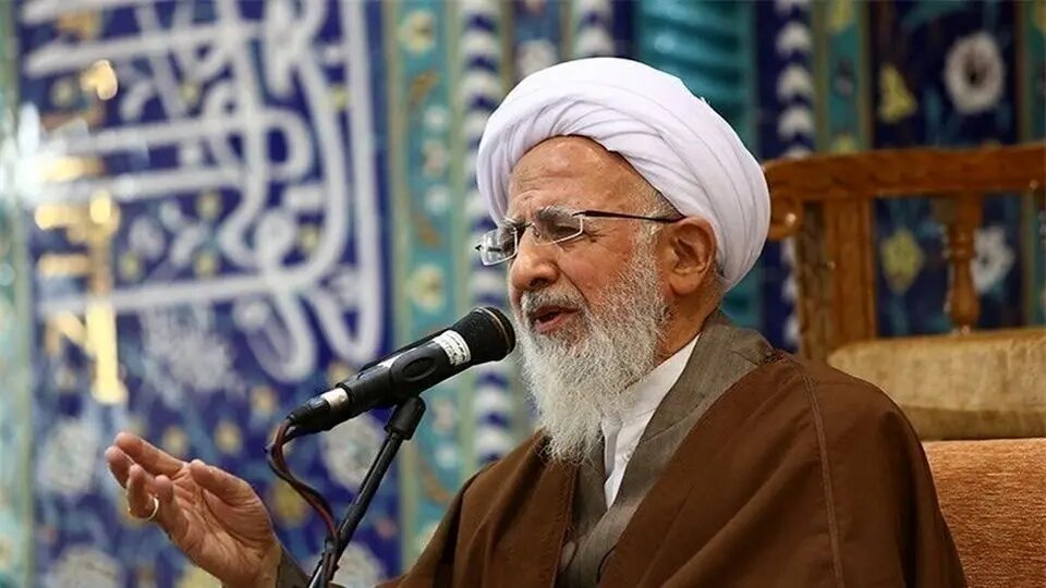 تذکر آیت الله جوادی آملی به مسئولین: این گونه اداره کردن ها با گرانی و امثال ذلک در شأن ملت ما نیست