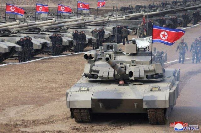 عکس | تانک‌سواری رهبر کره شمالی پس از اعلام فرمان جنگ