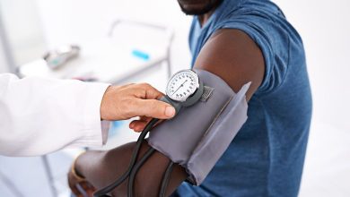 به گفته یک پزشک افراد باید در مورد فشار خون بالا چه کنند؟