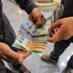 فارس: دلار در صرافی‌ها ۴۳ هزار و ۵۶۵ تومان است، دلالان آن را ۶۳ هزار و ۶۷۰ تومان معامله می‌کنند
