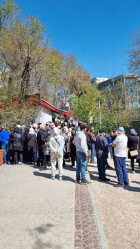 تجمع مردم در اعتراض به ساخت مسجد در پارک قیطریه/عکس‌ها