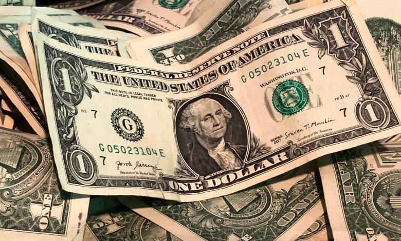 فارس: قیمت دلار در صرافی ها ۴۳ هزار تومان، در دست دلال ها ۶۴ هزار و ۶۰۰ تومان