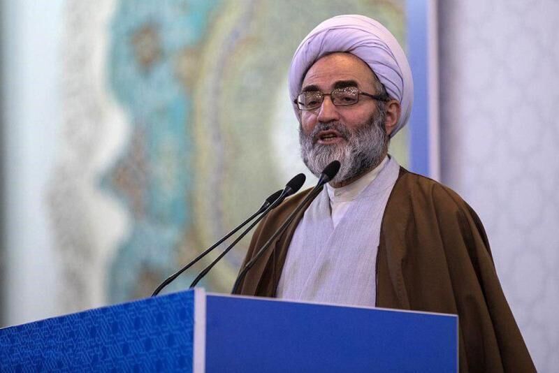 امام جمعه رشت: از نیروی انتظامی، بسیج و دستگاه‌های نظارتی می‌خواهم در مساله حجاب ورود جدی داشته باشند / در این کشور که هزاران شهید داده‌ایم، نباید کشف حجاب صورت گیرد