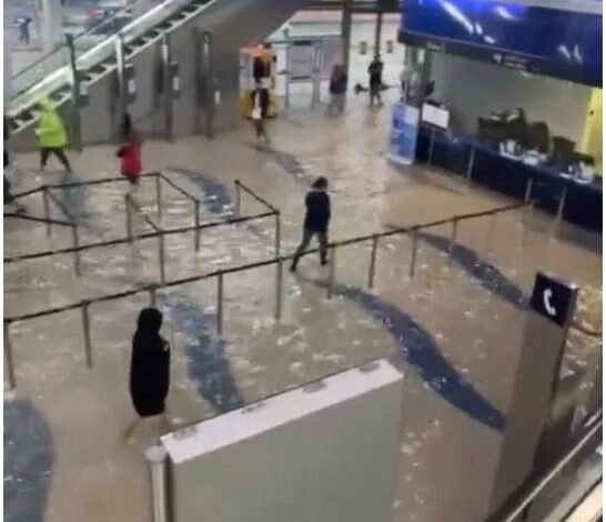 فرودگاه دبی را آب بُرد