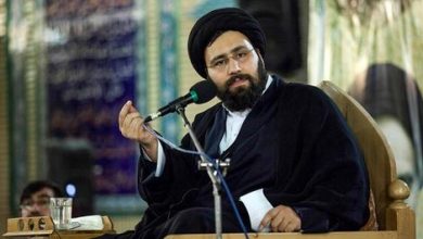 سید علی خمینی : مردم در سراسر دنیا برای مسئولان حکومتی اینگونه ابراز علاقه نمی‌کنند و برای کشته‌شدگان و شهیدان چنین مجالسی برگزار نمی‌شود