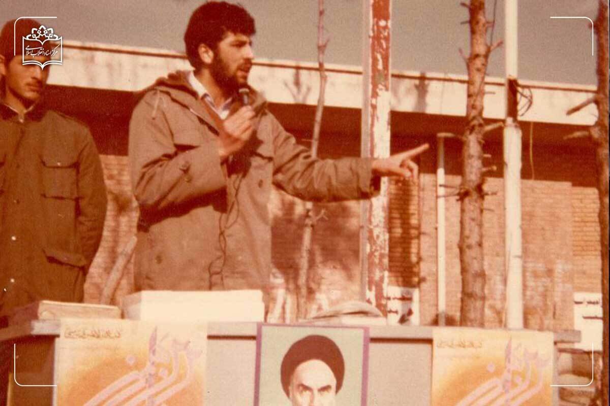 به همت مرکز اسناد انقلاب اسلامی منتشر کرد؛ بخشی از خاطرات رئیسی از زبان خودش: گفتم اگر شاه برود آقای خامنه‌ای بهترین شخص برای ریاست‌جمهوری است + عکس