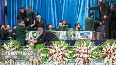 عکسی از وداع رهبر انقلاب با پیکر رئیس جمهور و شهدای سانحه بالگرد