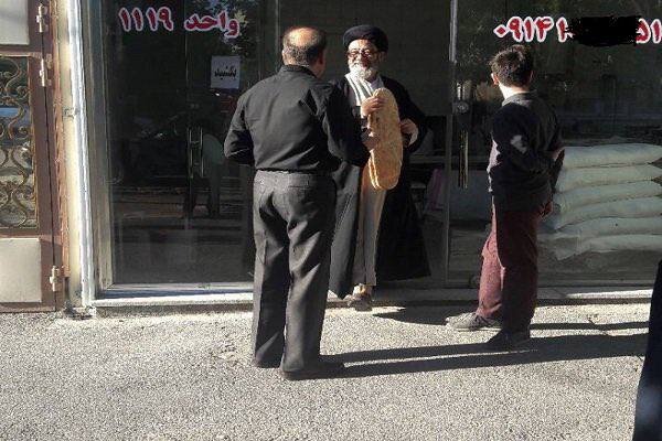 تصاویر | عکس‌های جالب و کمتر دیده شده از شهید آیت الله آل‌هاشم؛ در حال خرید نان و حضور در استادیوم فوتبال
