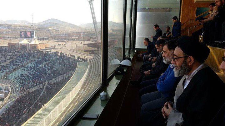 تصاویر | عکس‌های جالب و کمتر دیده شده از شهید آیت الله آل‌هاشم؛ در حال خرید نان و حضور در استادیوم فوتبال