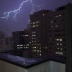 شکار لحظه رعد و برق در آسمان تهران(عکس