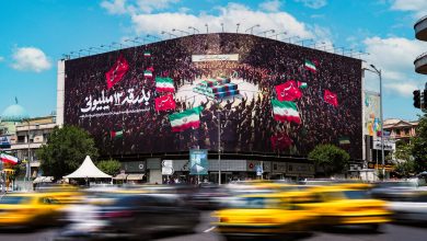 دیوارنگاره جدید میدان انقلاب رونمایی شد؛ بدرقه ۱۲ میلیونی رئیس‌جمهور شهید