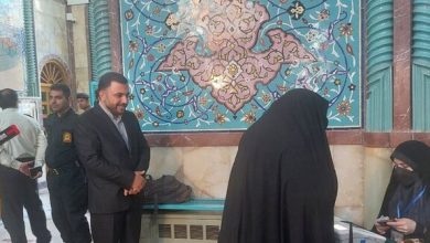 حرکت عجیب آقای وزیر، وسطِ حسینیه ارشاد سوژه شد(تصاویر)