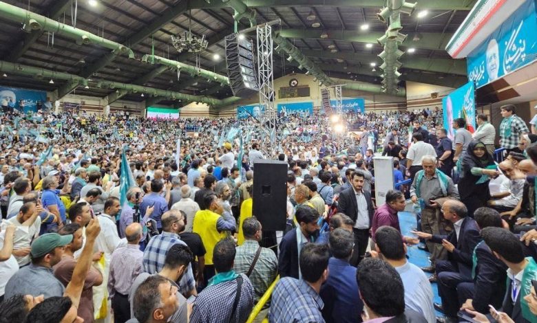 ببینید / شعار «پزشکیان زنده باد، خاتمی پاینده باد» در اجتماع بزرگ حامیان پزشکیان در سالن شهید شیرودی تهران