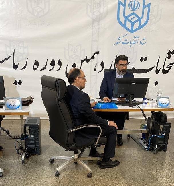 اولین عکس از وحید حقانیان در ستاد انتخابات /او اعلام کاندیداتوری کرد