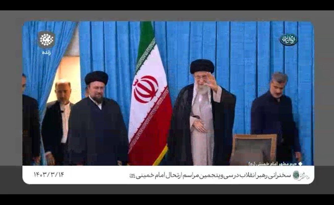 اولین عکسی از ورود رهبر انقلاب به حرم امام خمینی(ره) / سیدحسن خمینی پشت سر رهبری