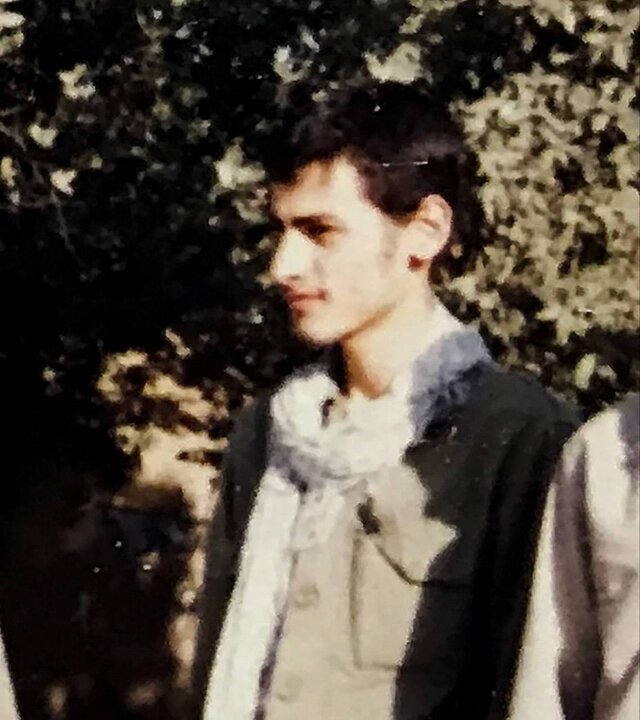 عکس | تصویر کمتر دیده شده از دوران نوجوانی قاضی‌زاده هاشمی در دوران دفاع مقدس