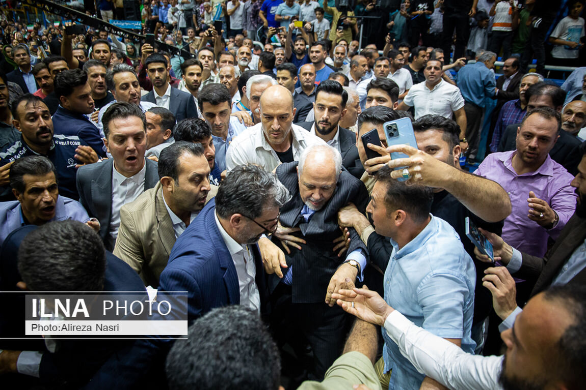 ظریف کولاک کرد /قزوین اینگونه به استقبال وزیر روحانی رفت +تصاویر