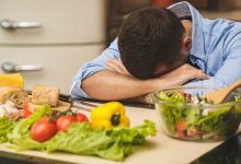 غذاهایی که سبب تشدید میگرن می‌شوند/ راهکارهایی برای بهبود و کاهش سردردهای میگرنی