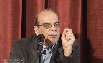 کنایه معنادار عباس عبدی به تخریب ها علیه محمدجواد ظریف