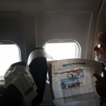 یر جالب خبرگزاری ایرنا از جلیلی داخل هواپیما با تیتر مهم یک روزنامه!(عکس)
