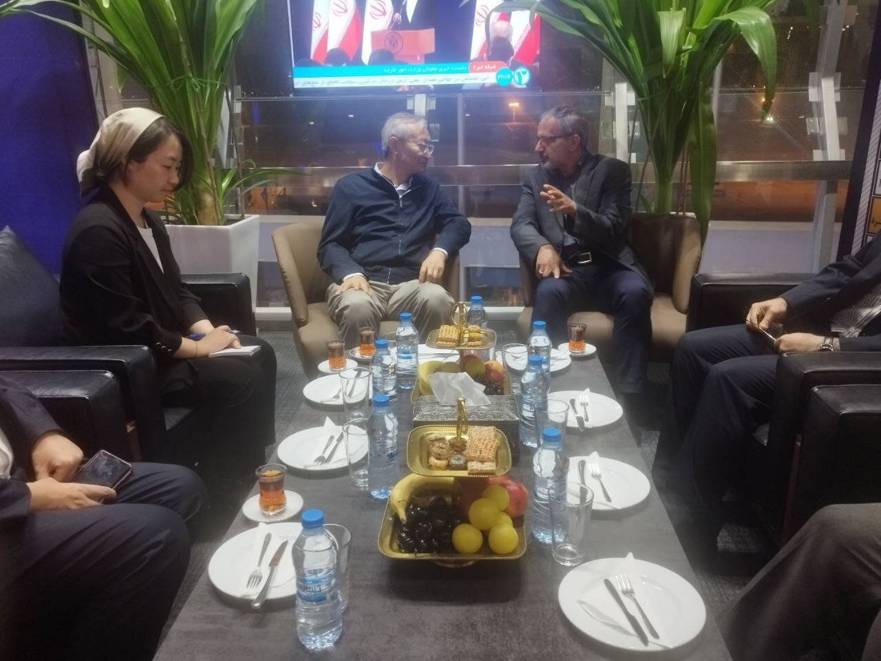 عکس پربازدید از تیپ مقام بلندپایه اروپایی در ایران /آقای دبیرکل بخاطر پزشکیان به ایران آمد