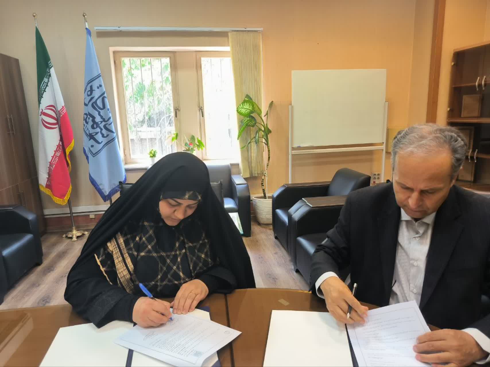 انعقاد تفاهم نامه کانون عالی انجمن های صنفی کارگران ایران با پارک علم و فناوری دانشگاه شهید بهشتی