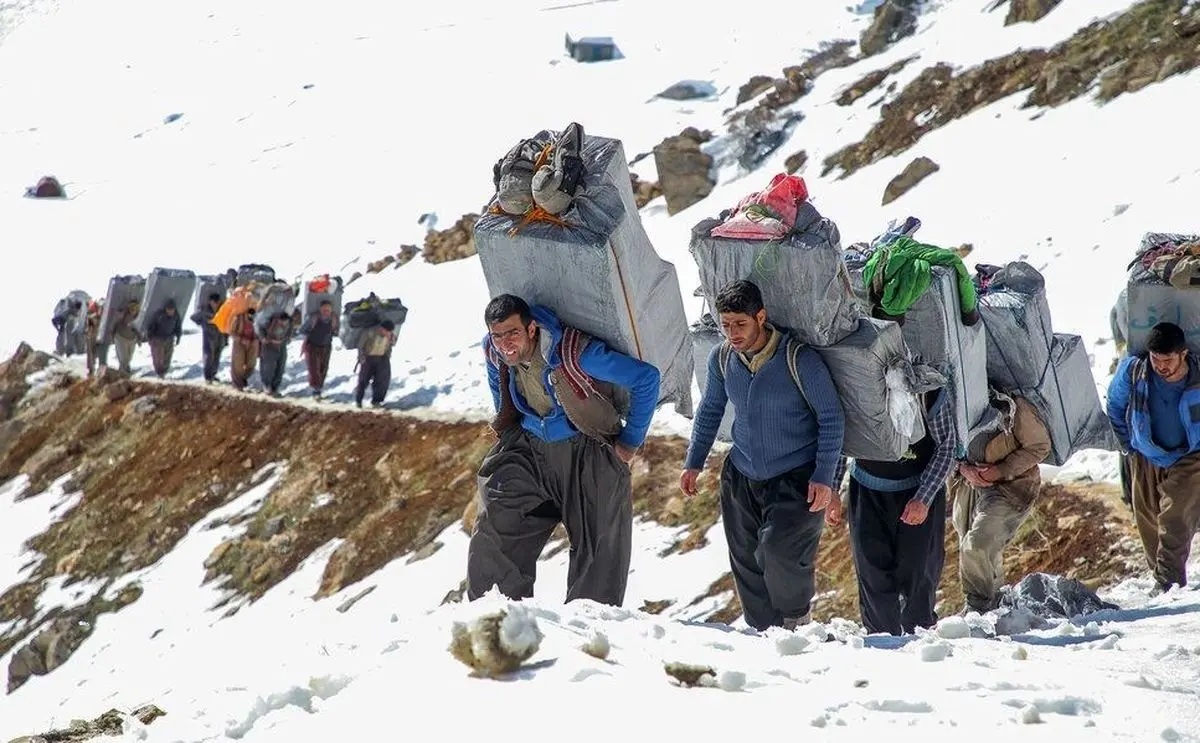 زارعی، نماینده مجلس: کولبر برای نان می‌جنگد؛ قاچاقچی نیست / فردی را برای ستاد مرکزی مبارزه با قاچاق کالا انتخاب کنید که حداقل یک بار مرز را دیده باشد