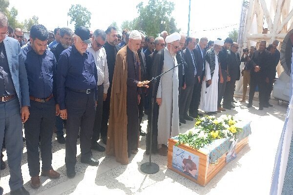 پیکر محمد علی بهمنی در تالار شهید آوینی بندرعباس آرام گرفت