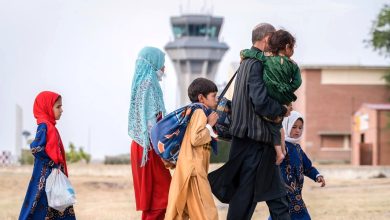 حواشی یک بنر جنجالی، «فروش نان به اتباع ممنوع»/ افغانستانی‌ها در ایران محروم هستند/ «چرا با این سابقه از تاریخ و فرهنگ چنین شدیم؟ »