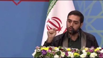 پزشکیان به احترام دانشجویِ معترض از پشت تریبون کنار رفت و از سِن پایین آمد /گلایه رئیس جمهور از رفتار کارمند دانشگاه تهران /حاشیه نگاری ایسنا