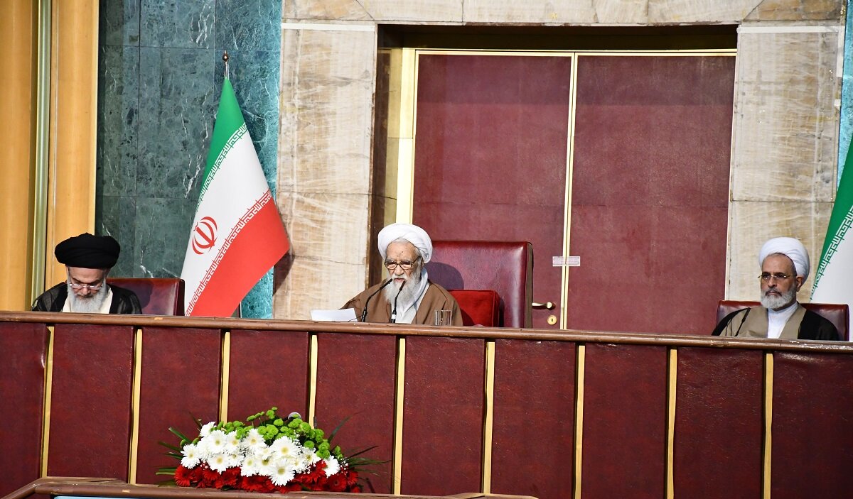 دومین اجلاسیه رسمی مجلس خبرگان رهبری در دوره ششم توصیه اقتصادی موحدی کرمانی به پزشکیان از تریبون مجلس خبرگان: از نظرات کارشناسان استفاده کنید /بهبود معیشت مردم در اولویت باشد