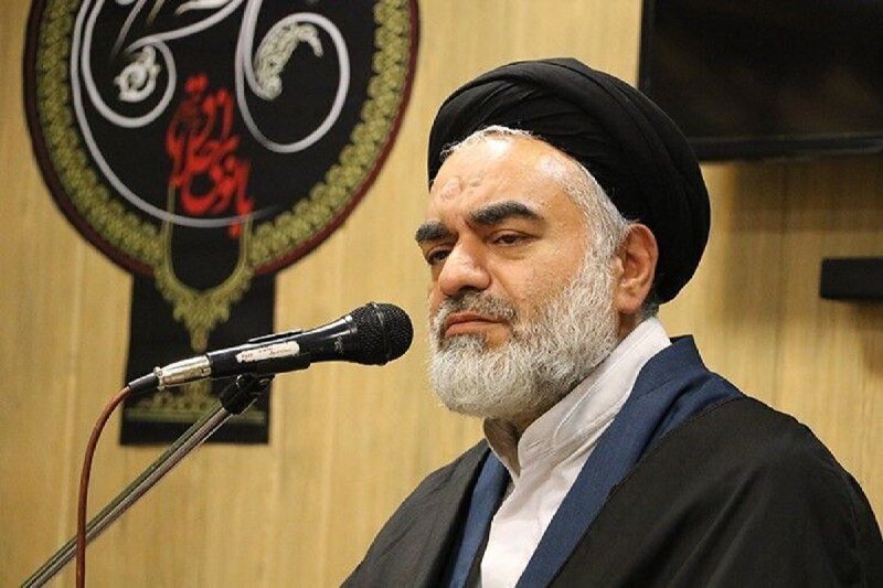 انتخاب سه نفر برای جانشینی رهبری صحت دارد؟ /امام جمعه اصفهان: صحبت های من را تحریف کردند