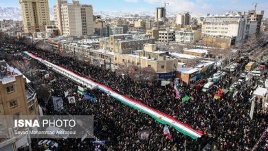 درخواست از سران قوا برای اجرای قانون حجاب در قطعنامه راهپیمایی ۲۲ بهمن/ همسر وزیر خارجه فقید پشت تریبون رفت