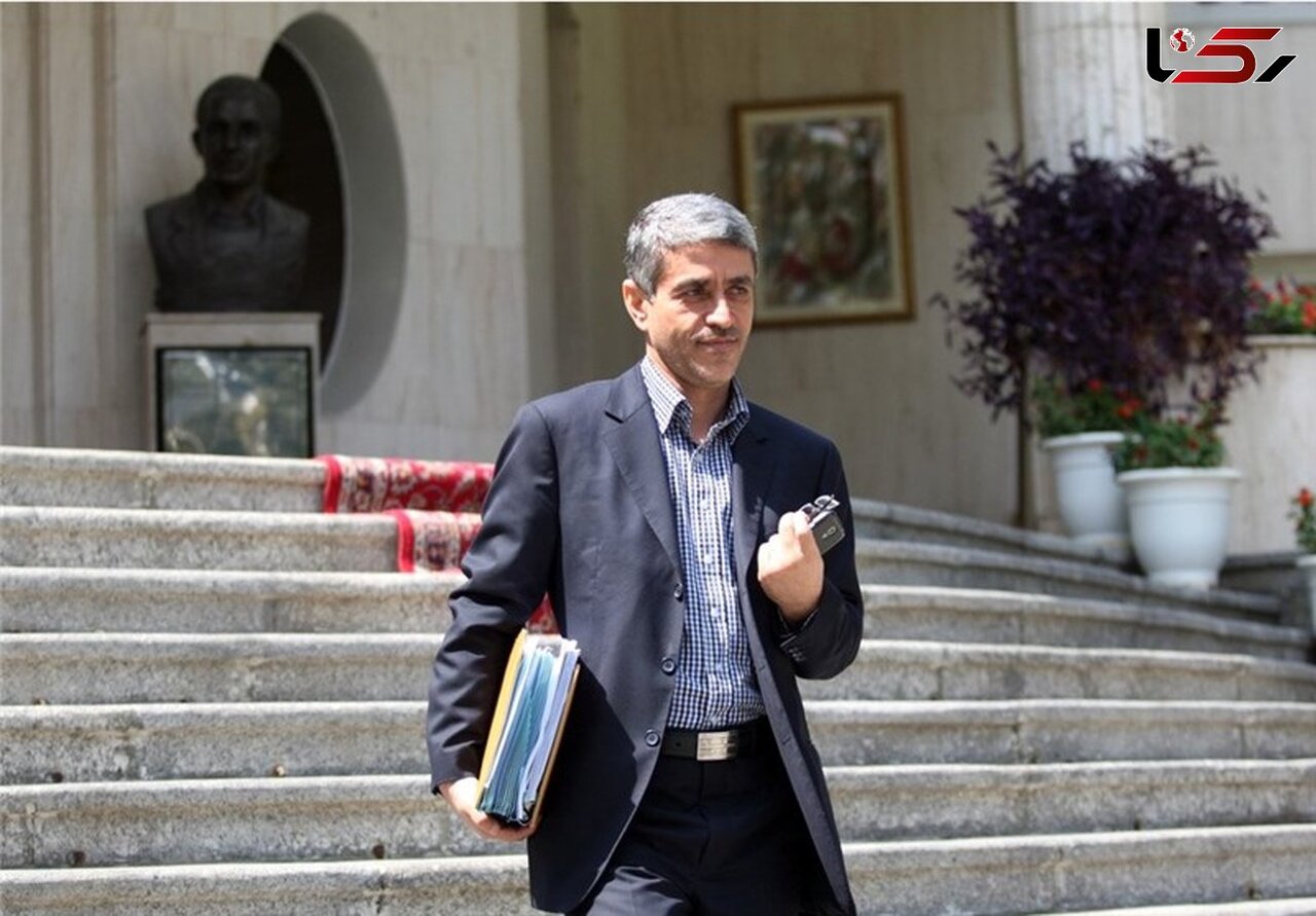 عکس دیدنی از وزیر روحانی و مشاور پزشکیان درحال خرید از وانت میوه