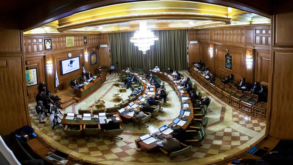 انتقاد تند نرجس سلیمانی در صحن شورا: پستهای مدیریتی شهرداری مانند غنائم جنگی تقسیم شدهاند/ وقت آن است شایستگی جای رفاقت را بگیرد