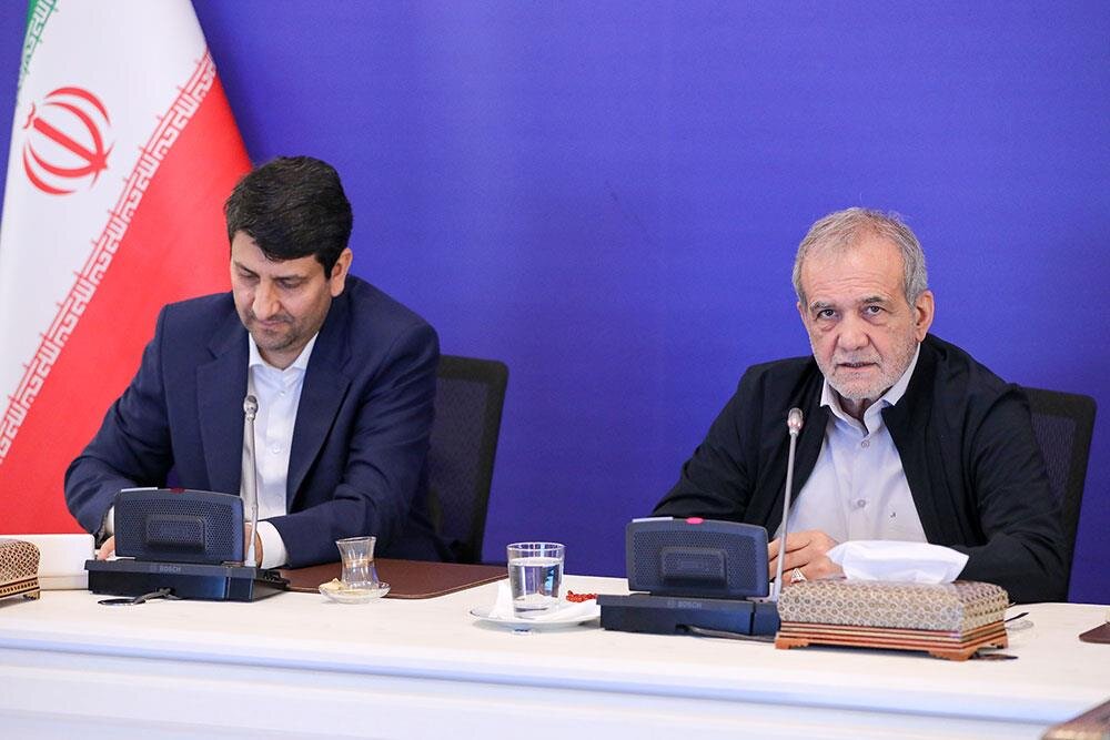 ماجرای عصبانیت پزشکیان در وزارت ارتباطات چه بود؟/ خب یک دیوار می کشیدید خودتان را راحت می کردید!